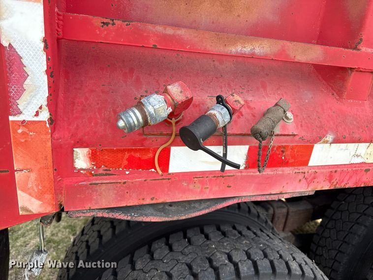 image for item DZ5435 1997 International 4900 dump truck