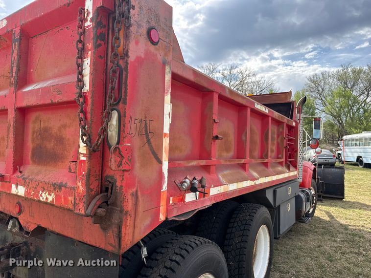 image for item DZ5435 1997 International 4900 dump truck