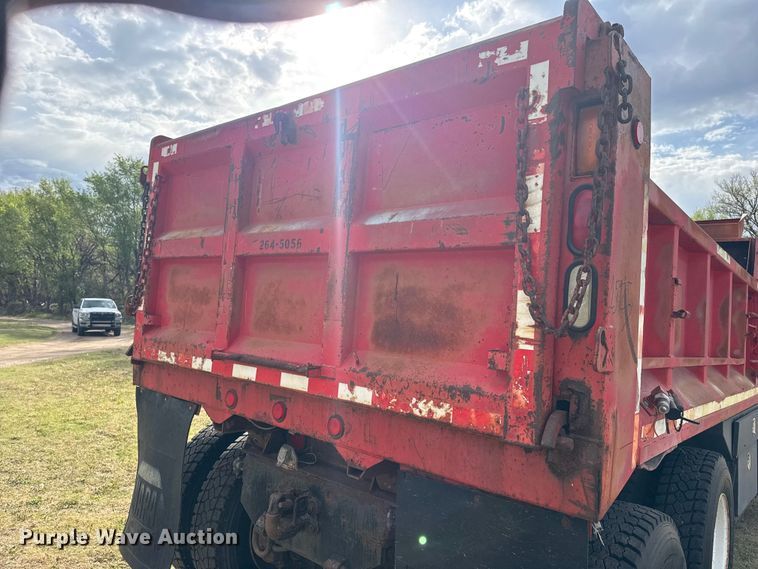 image for item DZ5435 1997 International 4900 dump truck