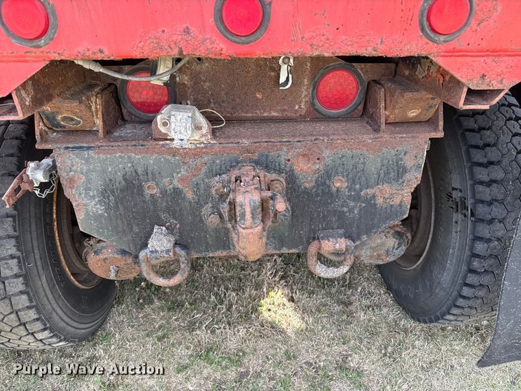 image for item DZ5435 1997 International 4900 dump truck