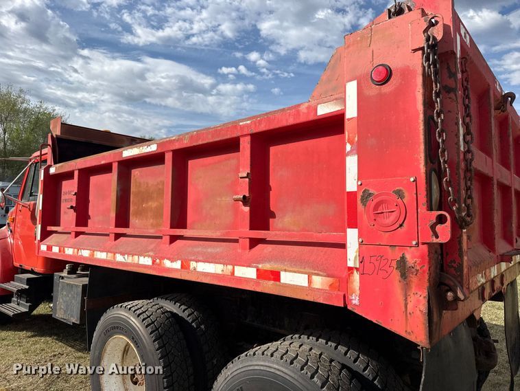 image for item DZ5435 1997 International 4900 dump truck