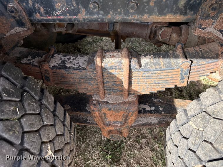 image for item DZ5435 1997 International 4900 dump truck