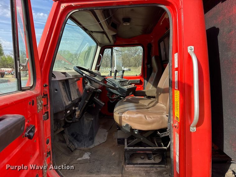 image for item DZ5435 1997 International 4900 dump truck