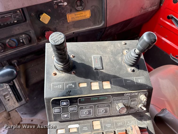 image for item DZ5435 1997 International 4900 dump truck