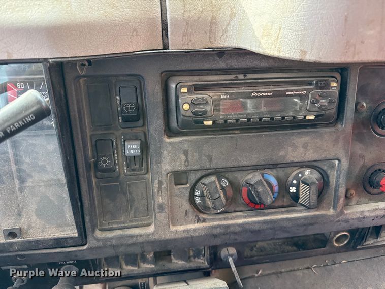 image for item DZ5435 1997 International 4900 dump truck