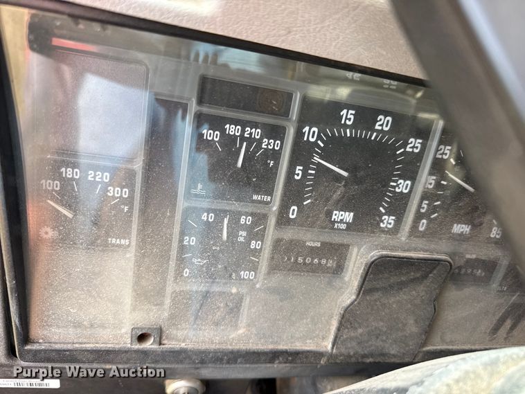 image for item DZ5435 1997 International 4900 dump truck