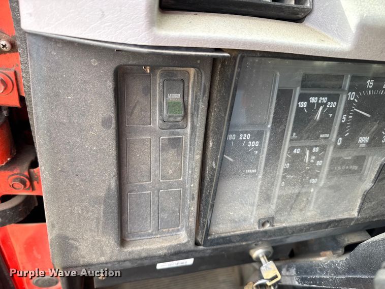 image for item DZ5435 1997 International 4900 dump truck