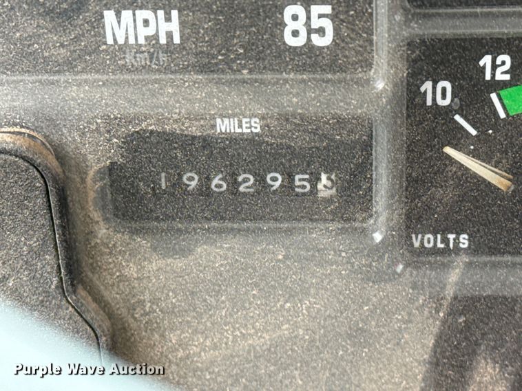 image for item DZ5435 1997 International 4900 dump truck