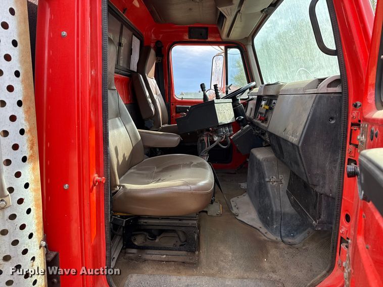 image for item DZ5435 1997 International 4900 dump truck