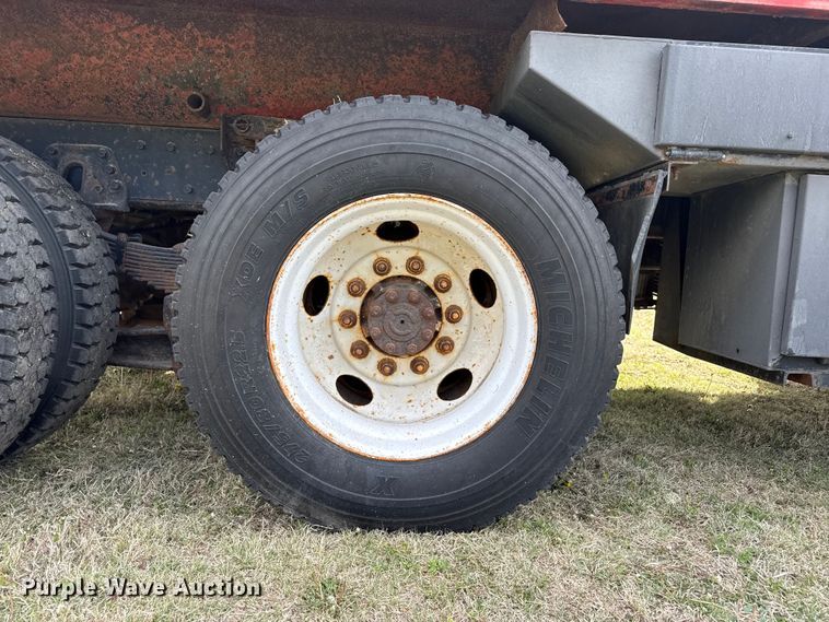 image for item DZ5435 1997 International 4900 dump truck