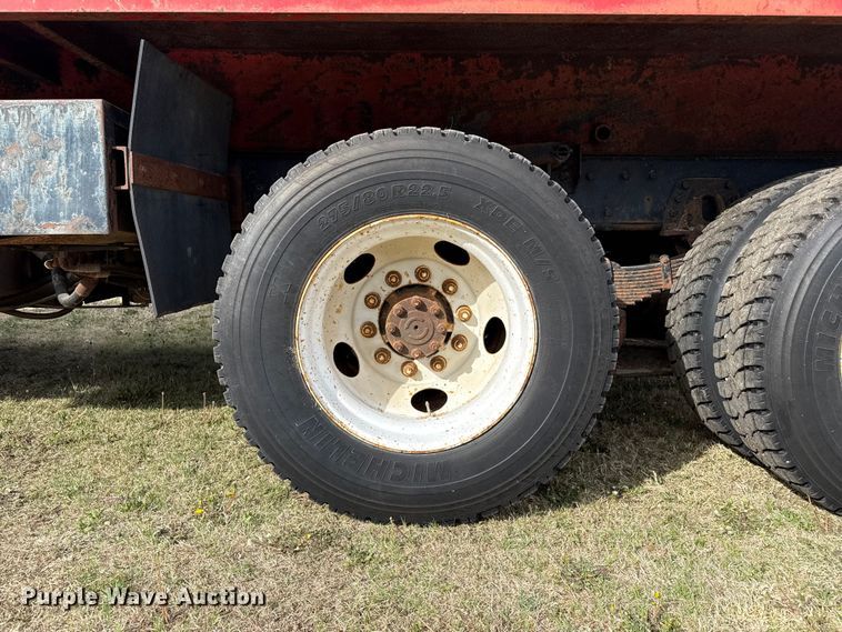 image for item DZ5435 1997 International 4900 dump truck