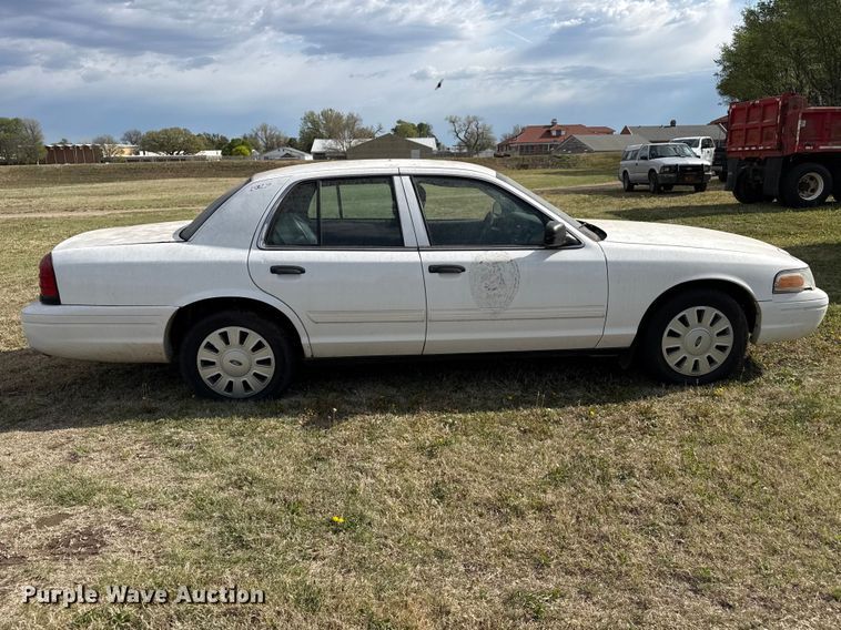 image for item DZ5438 2011 Ford Crown Victoria Police Interceptor 