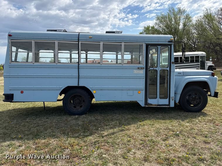 image for item DZ5440 1976 Ford school bus