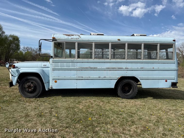 image for item DZ5440 1976 Ford school bus