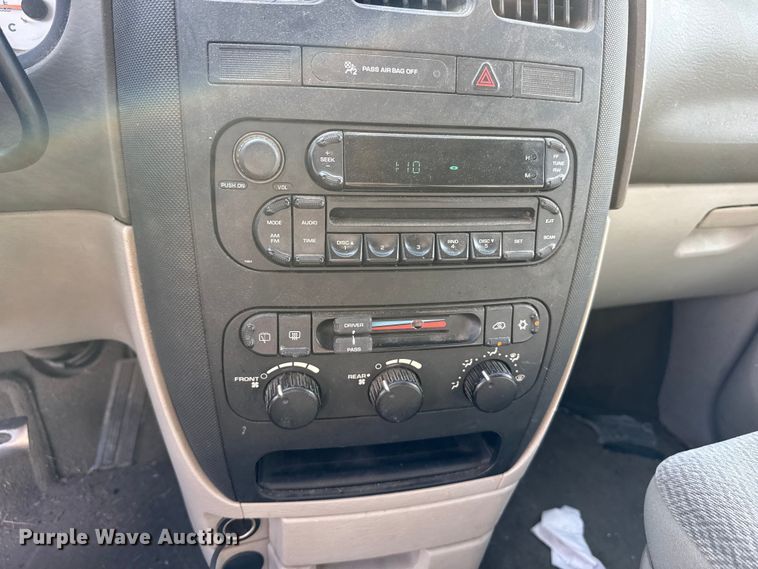 image for item DZ5441 2005 Dodge Grand Caravan SE van