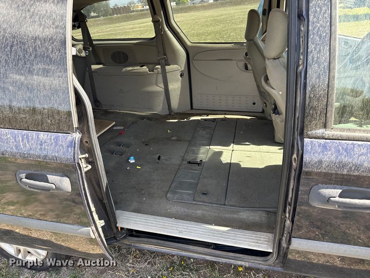 image for item DZ5441 2005 Dodge Grand Caravan SE van