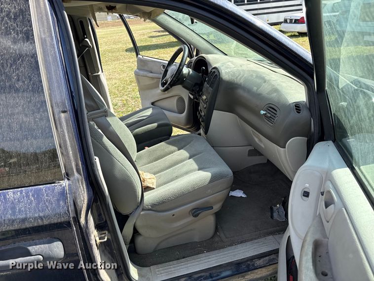 image for item DZ5441 2005 Dodge Grand Caravan SE van