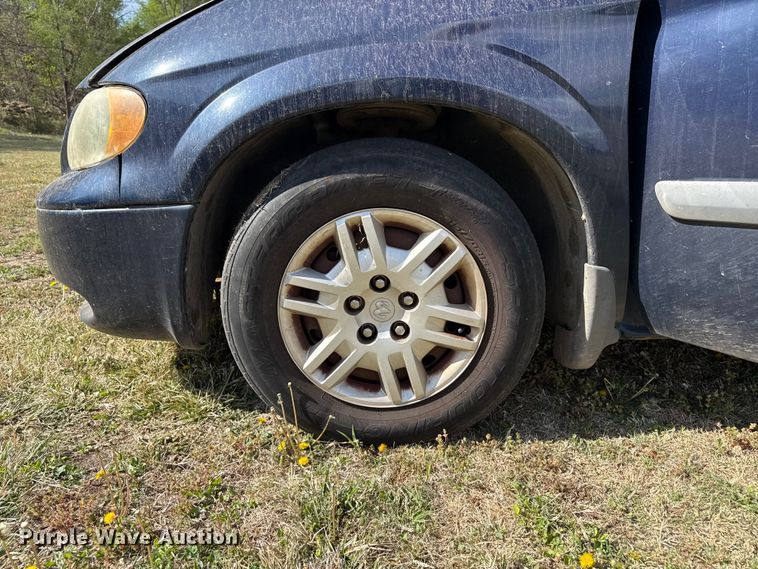 image for item DZ5441 2005 Dodge Grand Caravan SE van