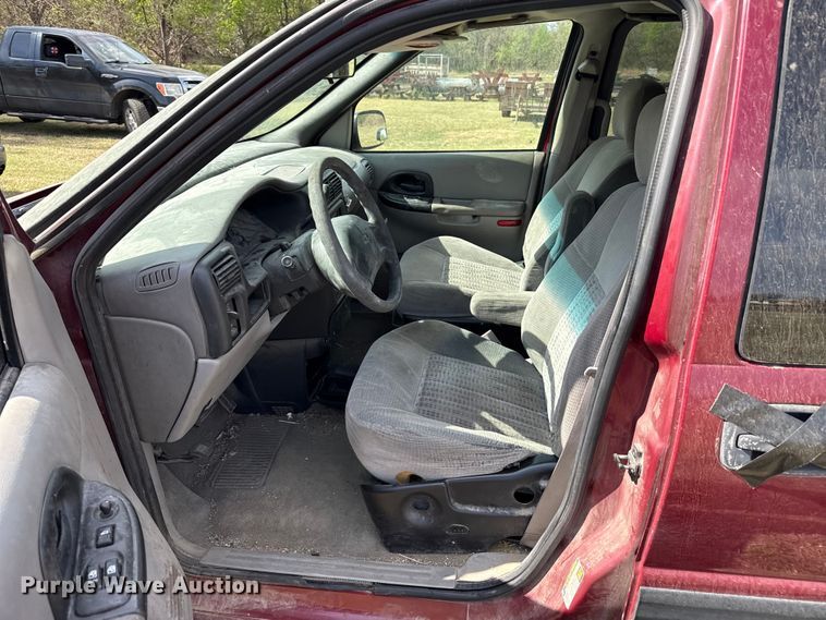 image for item DZ5442 2004 Chevrolet Venture van