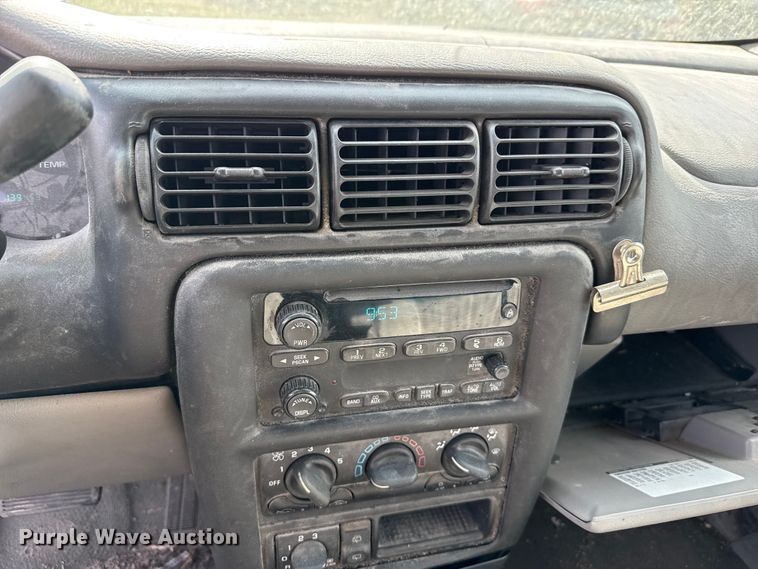 image for item DZ5442 2004 Chevrolet Venture van