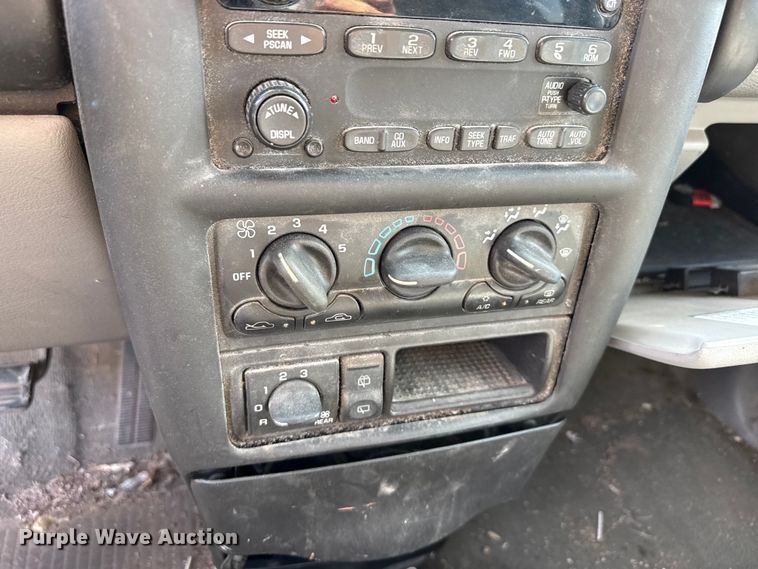 image for item DZ5442 2004 Chevrolet Venture van