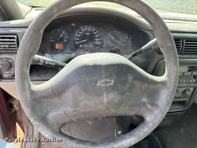 image for item DZ5442 2004 Chevrolet Venture van