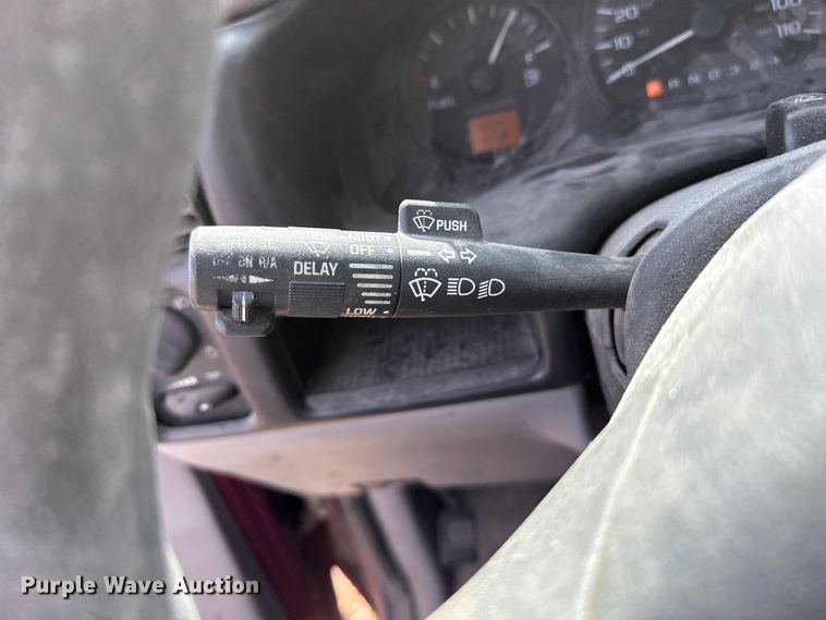 image for item DZ5442 2004 Chevrolet Venture van