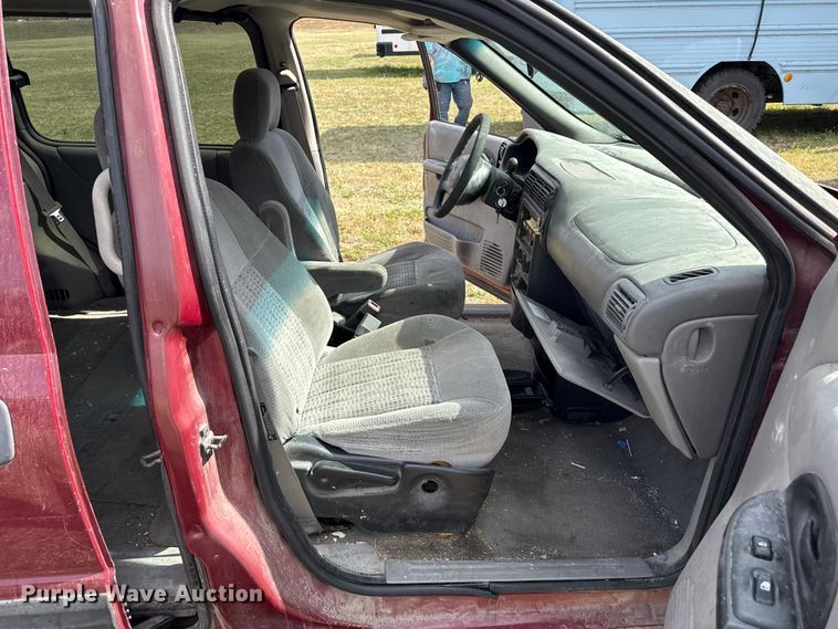 image for item DZ5442 2004 Chevrolet Venture van