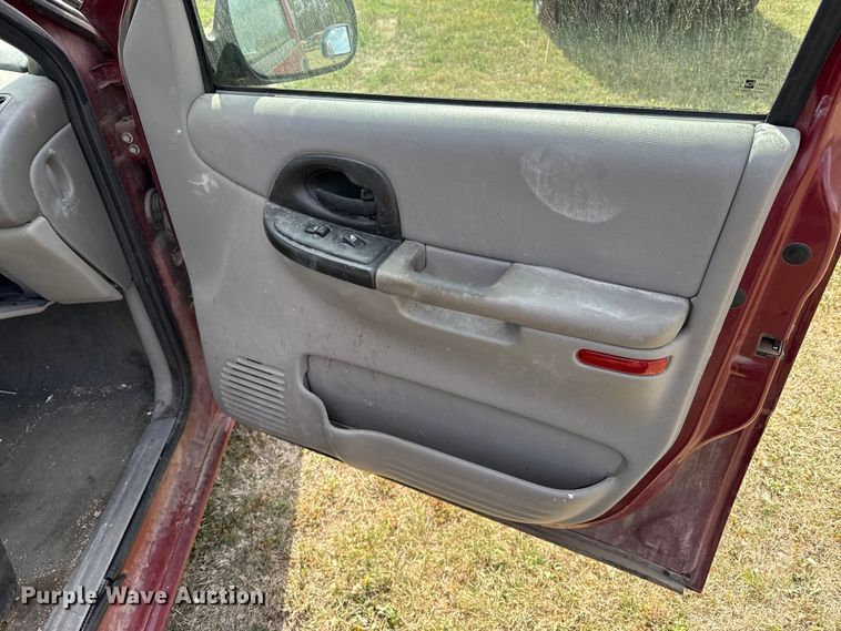 image for item DZ5442 2004 Chevrolet Venture van