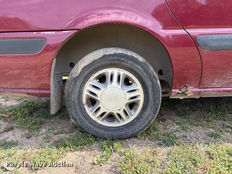 image for item DZ5442 2004 Chevrolet Venture van