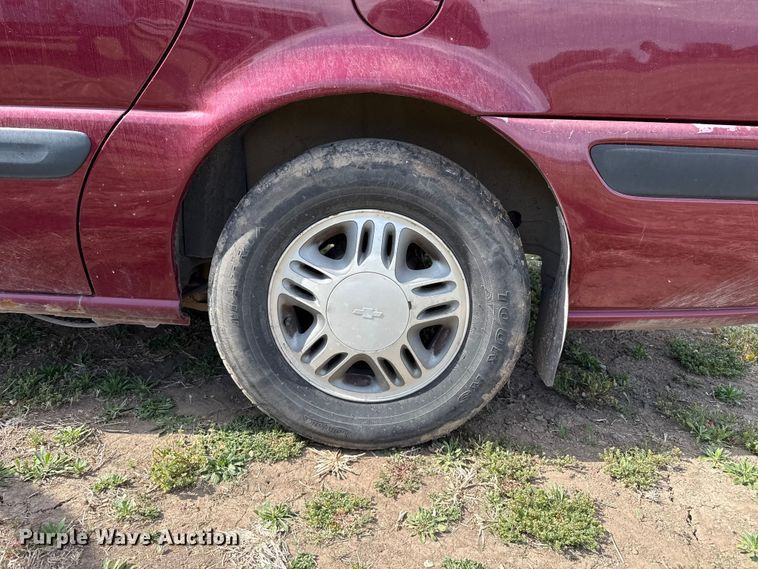 image for item DZ5442 2004 Chevrolet Venture van