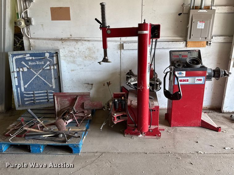 image for item DZ5444 Tire machines