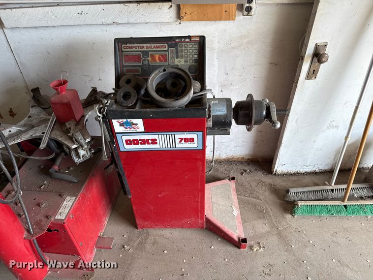 image for item DZ5444 Tire machines