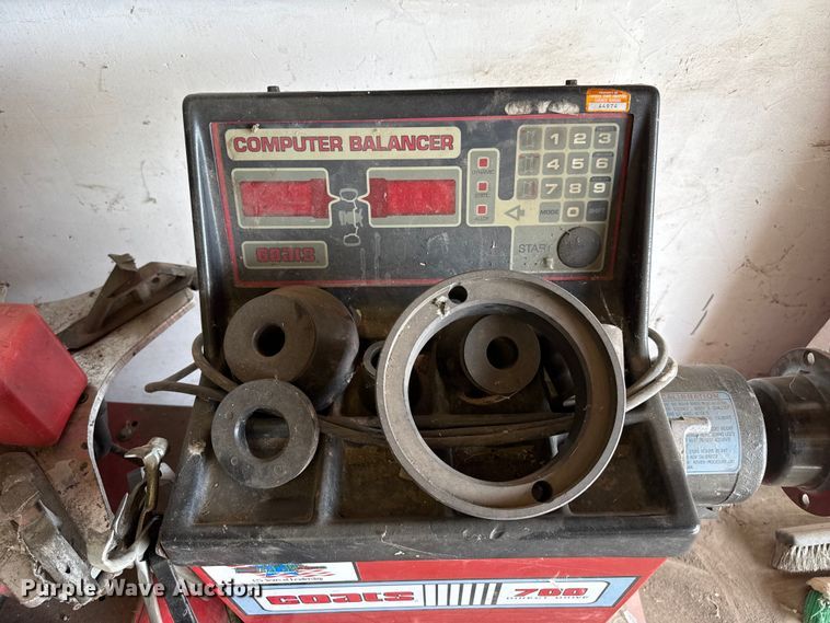 image for item DZ5444 Tire machines