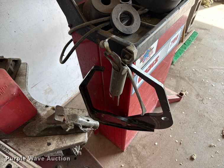 image for item DZ5444 Tire machines