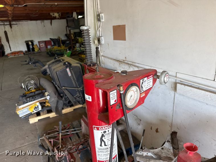 image for item DZ5444 Tire machines