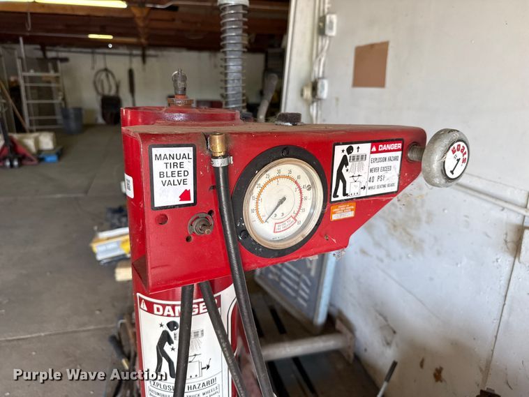 image for item DZ5444 Tire machines