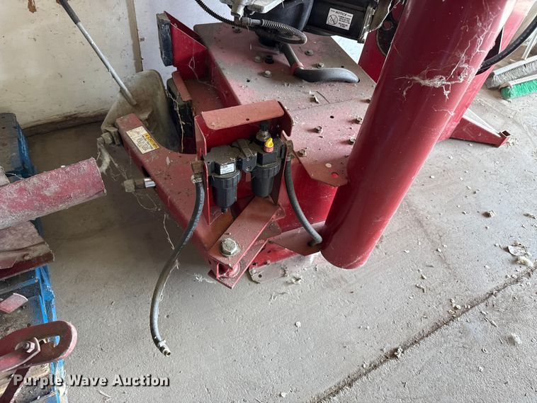 image for item DZ5444 Tire machines