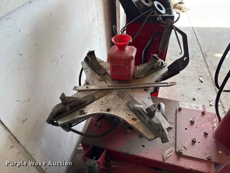 image for item DZ5444 Tire machines