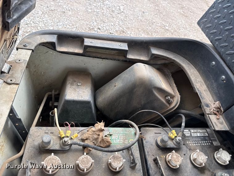 image for item DZ5448 1998 EZ-GO golf cart