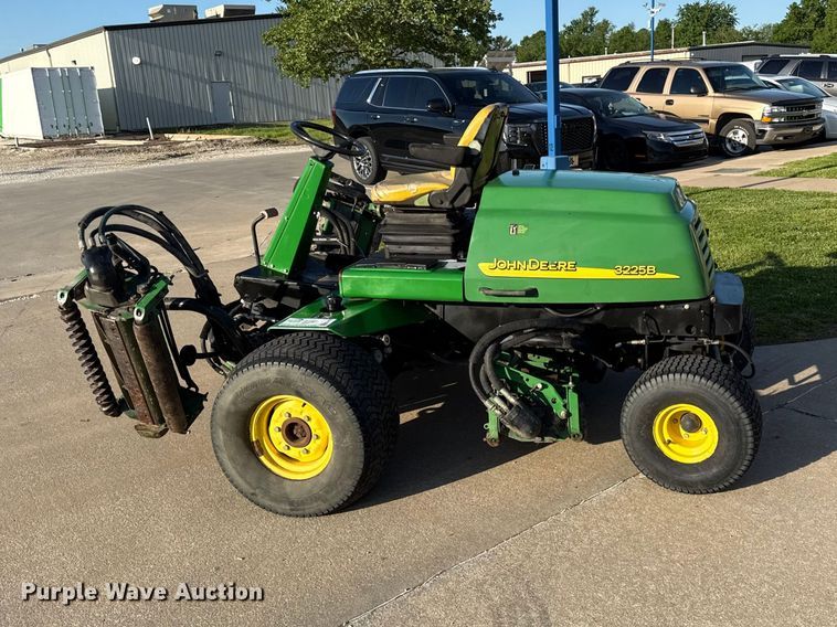 image for item EC4578 John Deere 3225B gang mower reel mower