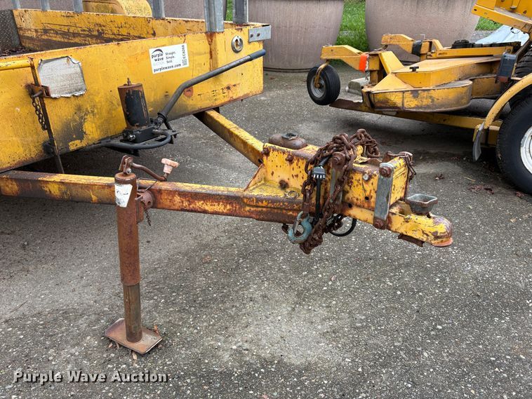 image for item EC8268 1991 Tiger line F3H7010 tilt deck utility trailer