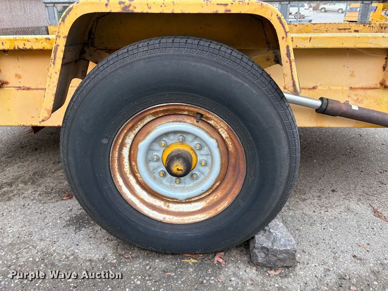 image for item EC8268 1991 Tiger line F3H7010 tilt deck utility trailer