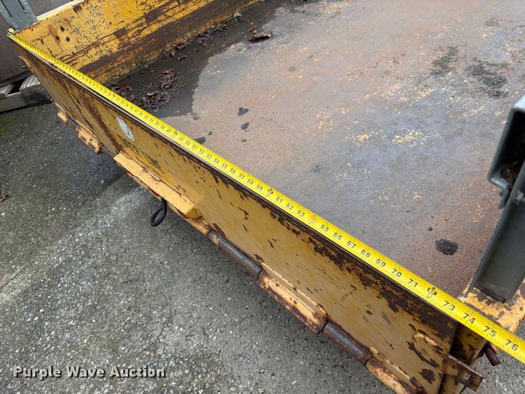 image for item EC8268 1991 Tiger line F3H7010 tilt deck utility trailer