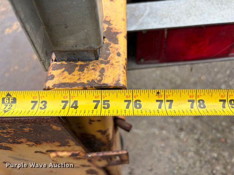 image for item EC8268 1991 Tiger line F3H7010 tilt deck utility trailer