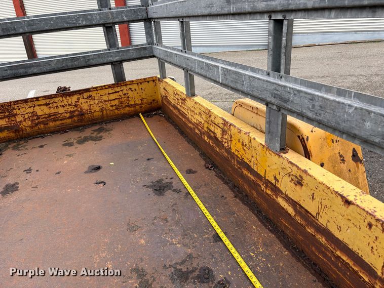 image for item EC8268 1991 Tiger line F3H7010 tilt deck utility trailer