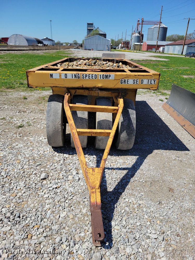 image for item EE0949 Bros pneumatic roller