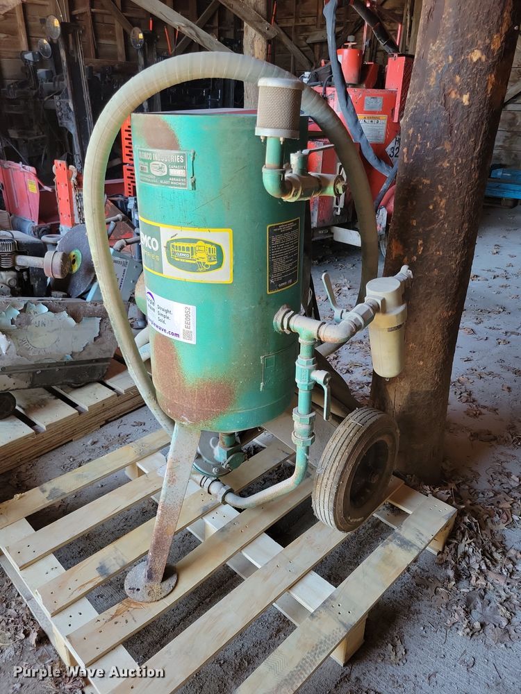 image for item EE0952 1985 Clemco Ind 1648 sand blaster