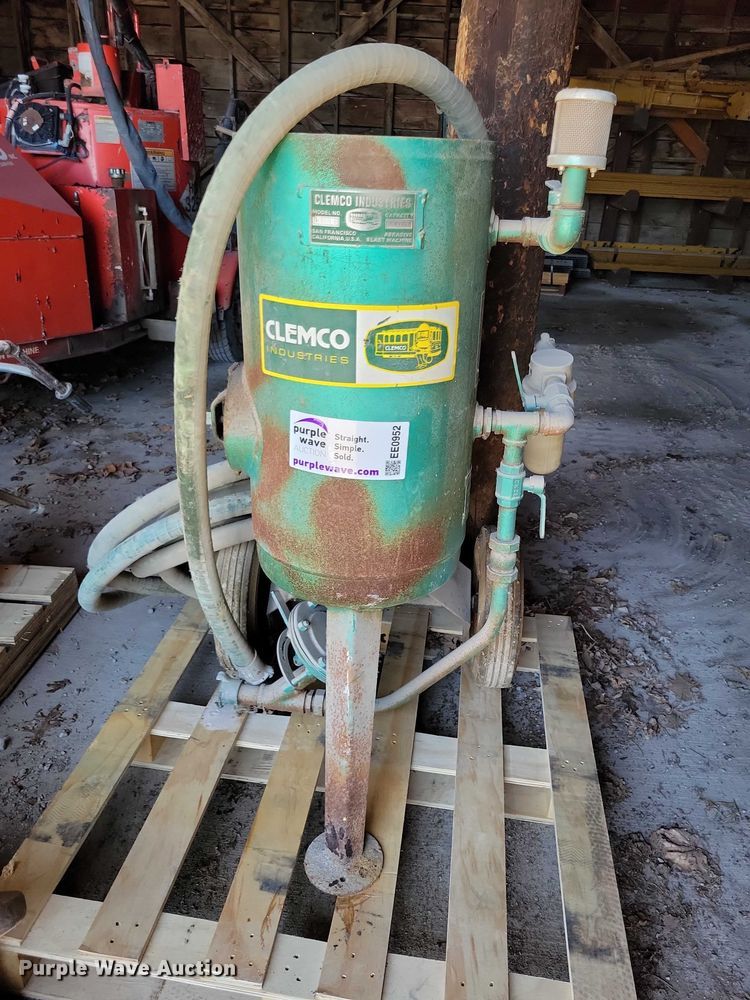 image for item EE0952 1985 Clemco Ind 1648 sand blaster