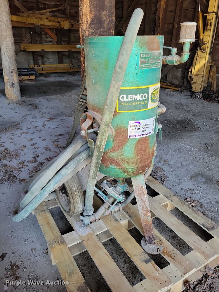 image for item EE0952 1985 Clemco Ind 1648 sand blaster